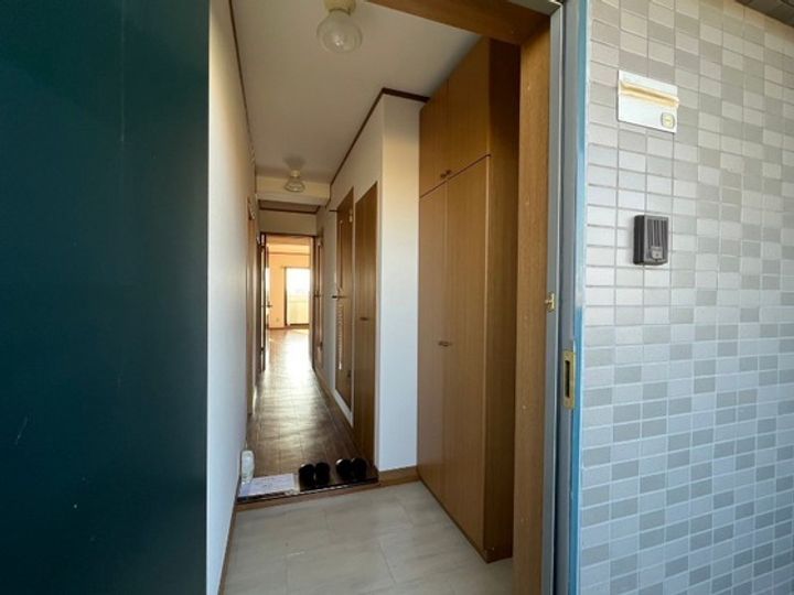 岡山県岡山市南区泉田(マンション)の賃貸物件の玄関