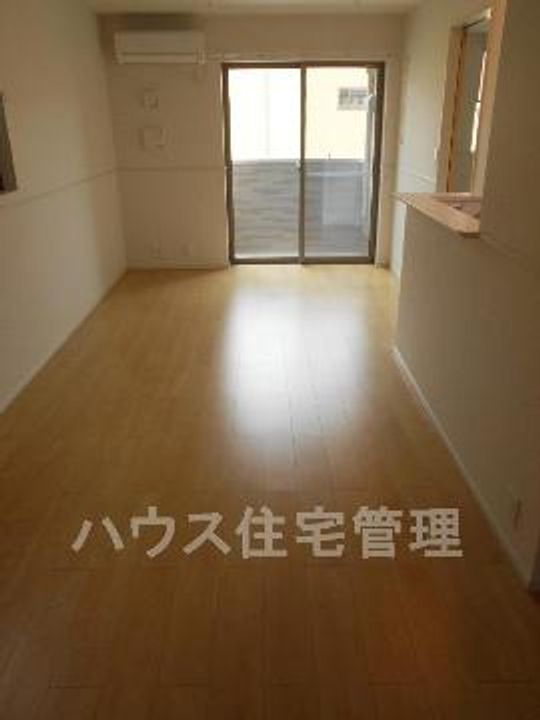 大阪府高槻市芝生町2(アパート)の賃貸物件の居間