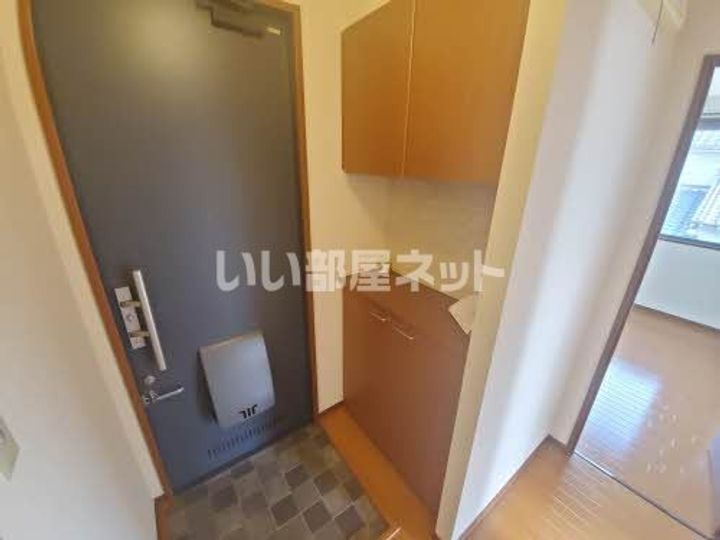 フレグランスOKINO Bの玄関