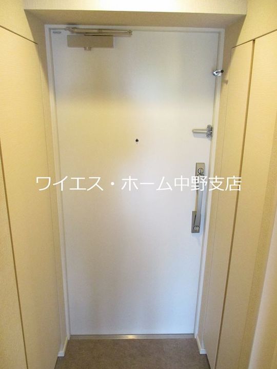 プラウドフラット中野の玄関
