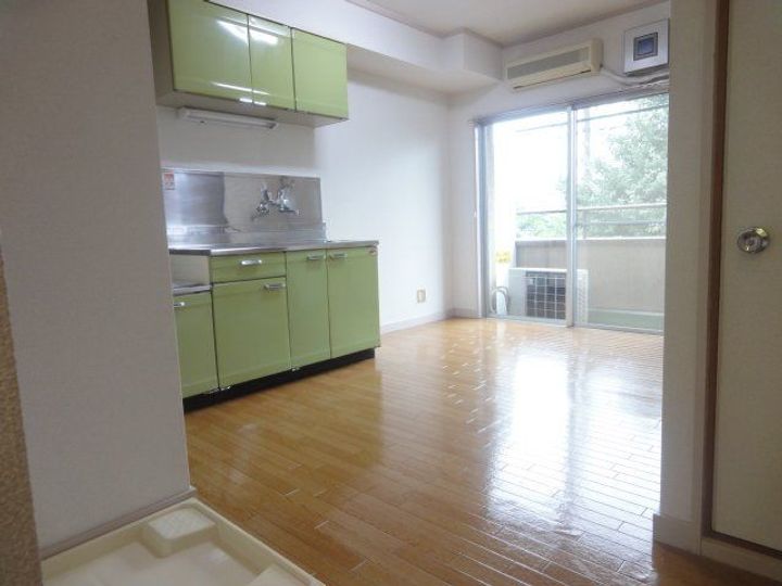 クラウンズマンション城南の居間