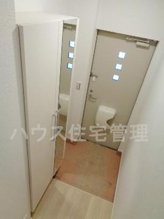 大阪府高槻市辻子2(アパート)の賃貸物件の玄関