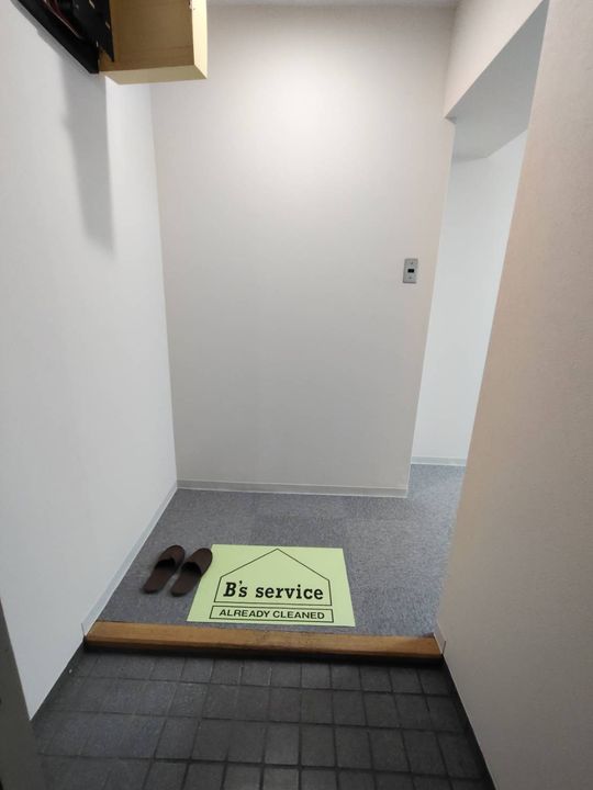 末広町ハイムの玄関