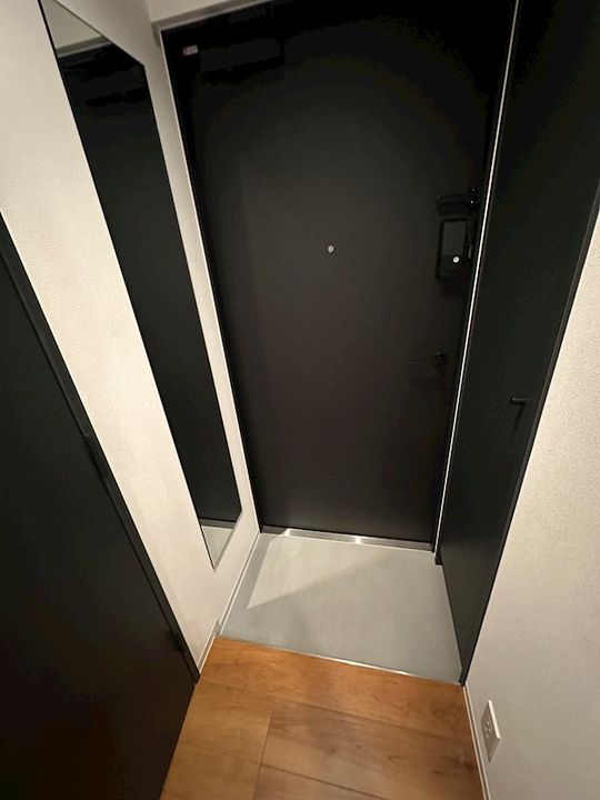 東京都新宿区左門町(マンション)の賃貸物件の玄関