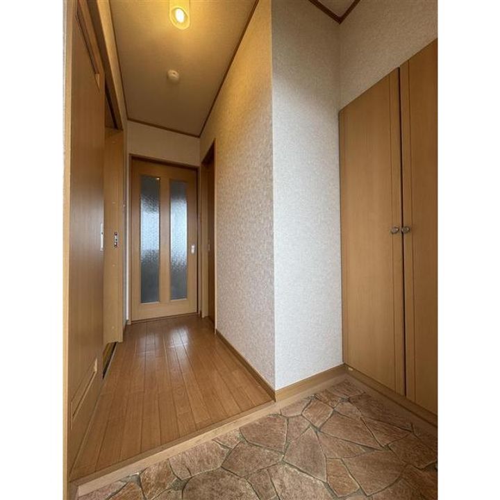 スライブ七番館の玄関