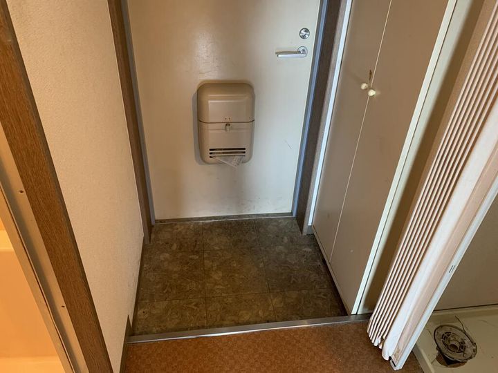 シャトラン弓木参番館の玄関