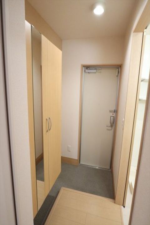 セントラルタウンコート A棟の玄関