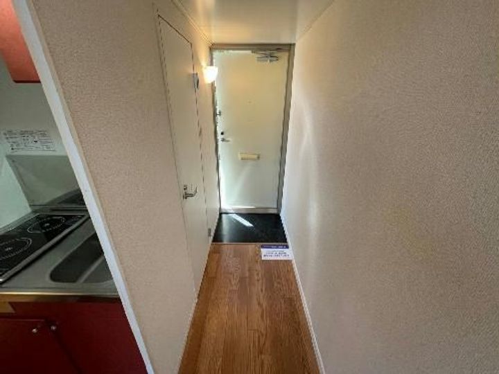 レオパレスメルシーの玄関