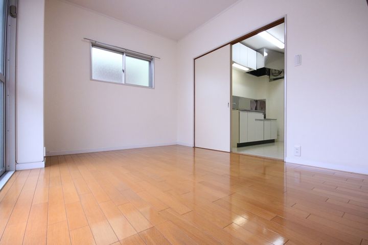 ポールハイツの居間