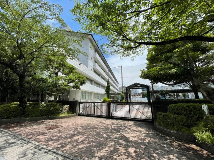 サン・イースト東草深の周辺
