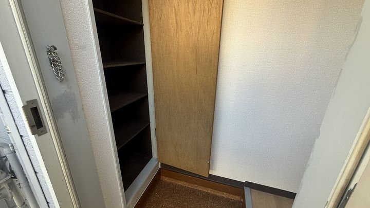 柏の杜ハイツの玄関