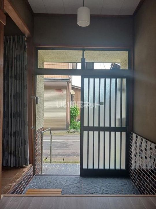 新潟県三条市西大崎2(一戸建)の賃貸物件の玄関