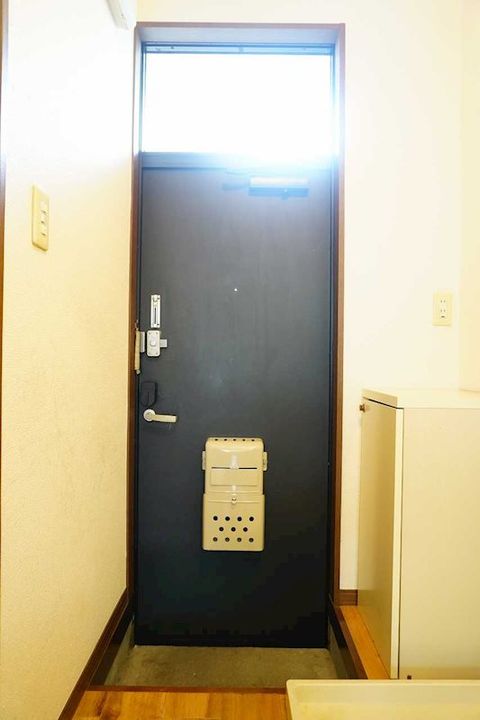 クラージュ南越谷の玄関