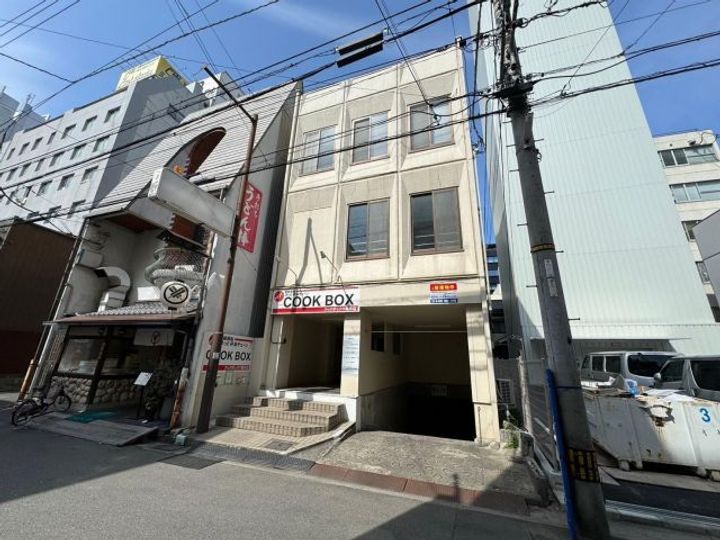 亀井ビルの外観