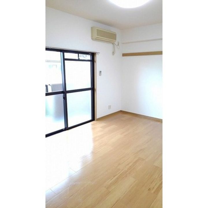 プレジール古国府の居間