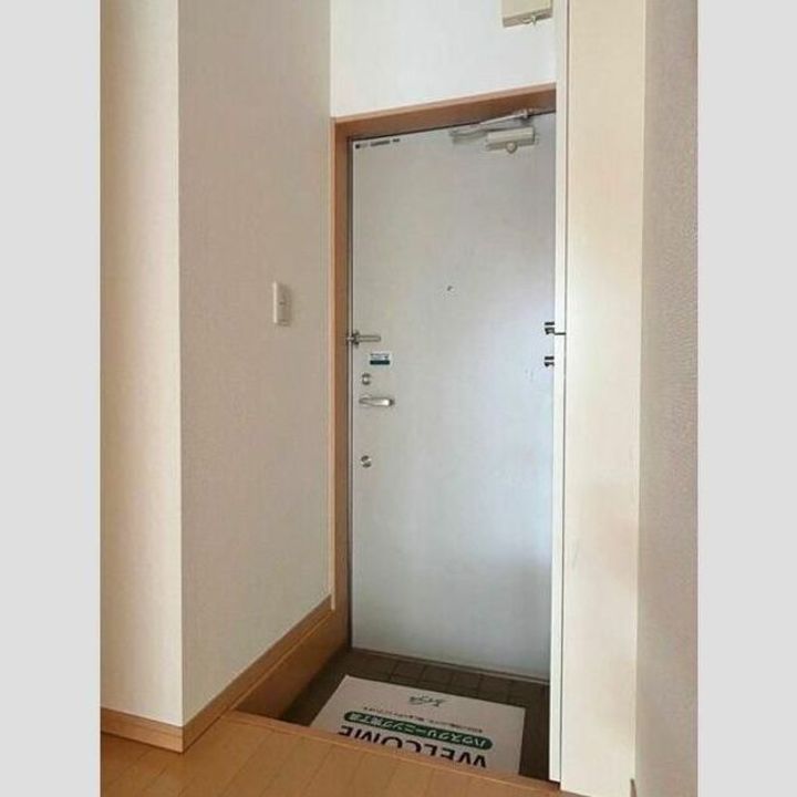 東京都中野区江原町2(アパート)の賃貸物件の玄関