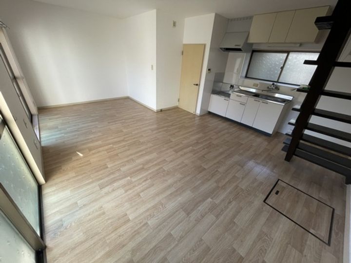 山中借家の居間