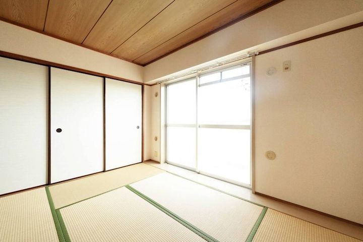 神奈川県中郡二宮町百合が丘3(マンション)の賃貸物件の居間