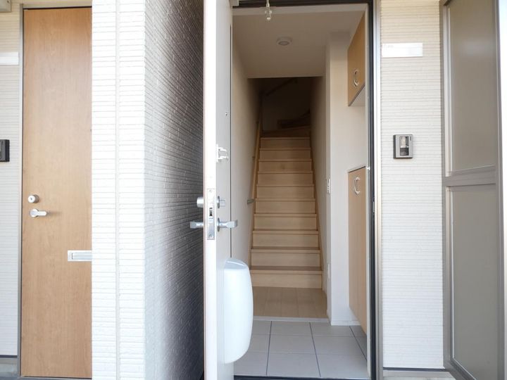 シャイン ヴィレッジ 大木戸 Cの玄関