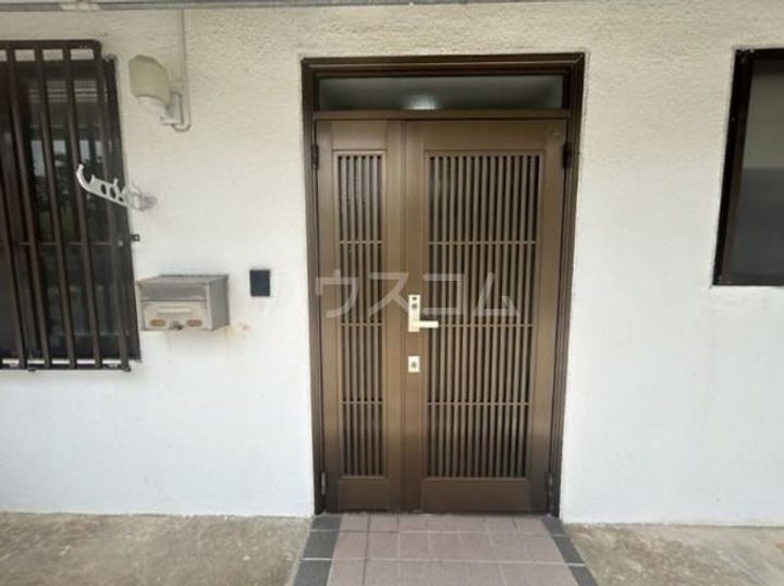 あちりフレックスの玄関