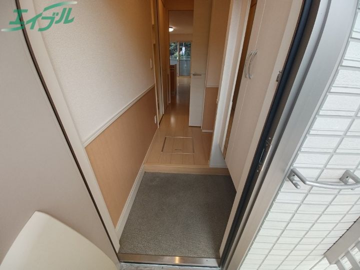 エルグランデの玄関