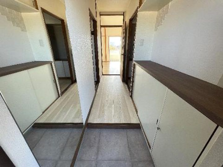 新清洲マンションの玄関