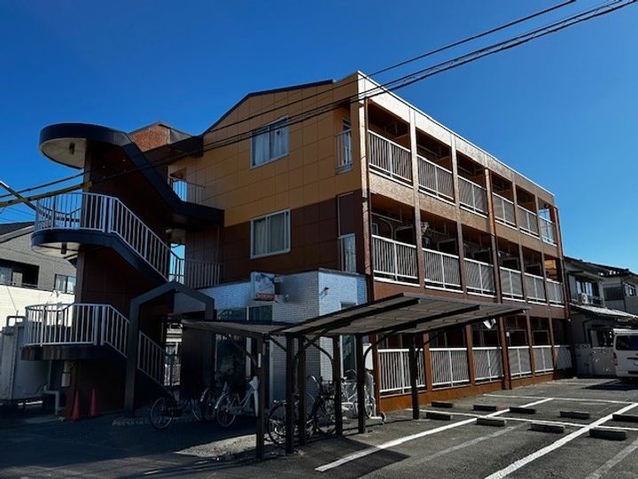 グリーンハイツ日の出の外観