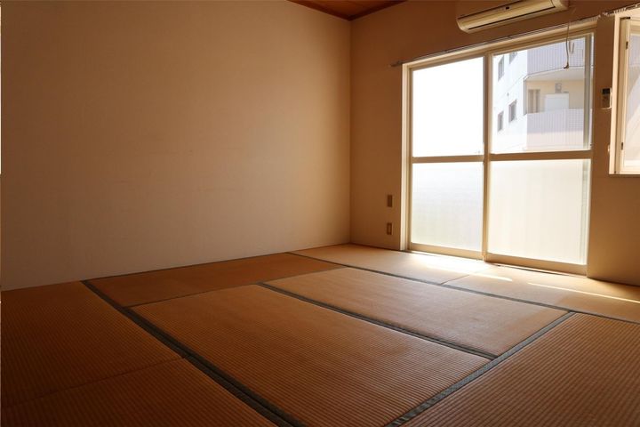 ビスタリー原池田の居間