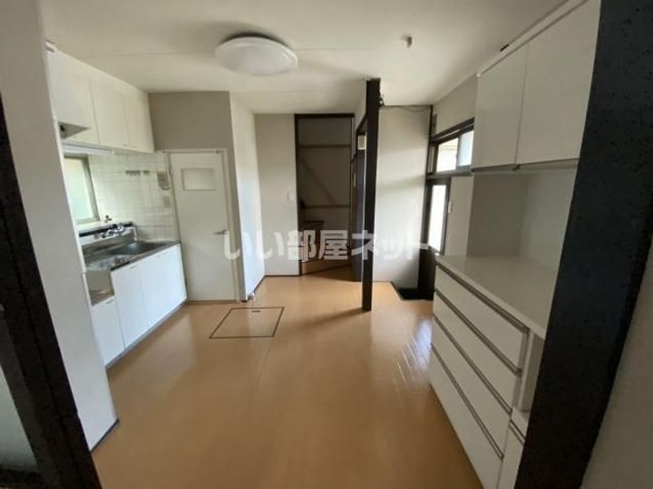 広島県安芸郡府中町緑ケ丘(一戸建)の賃貸物件の居間