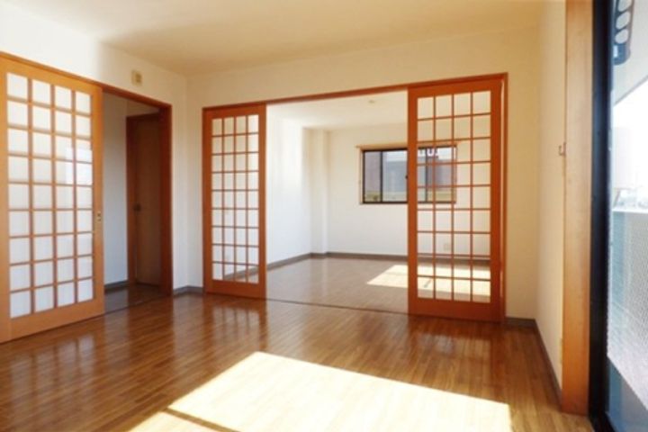 マンション芳舟Iの居間