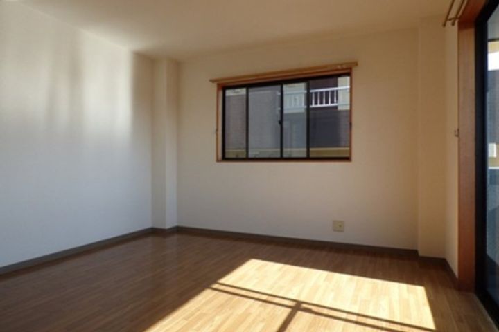 マンション芳舟Iの居間