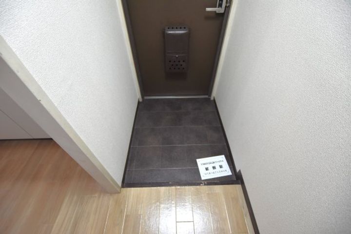 南野マンションの玄関