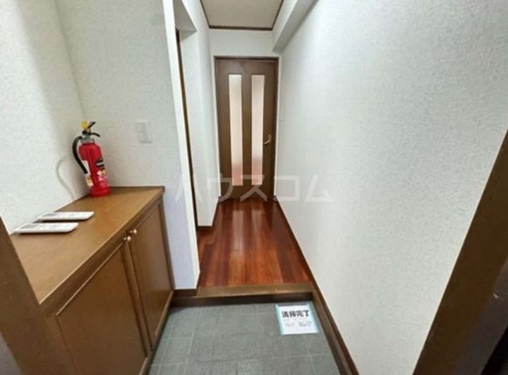 石原マンションの玄関