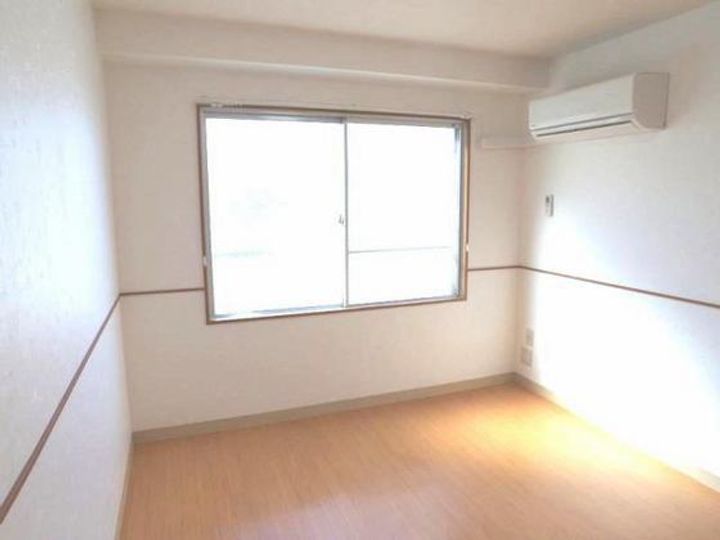 アールアパートメント大供表町の居間