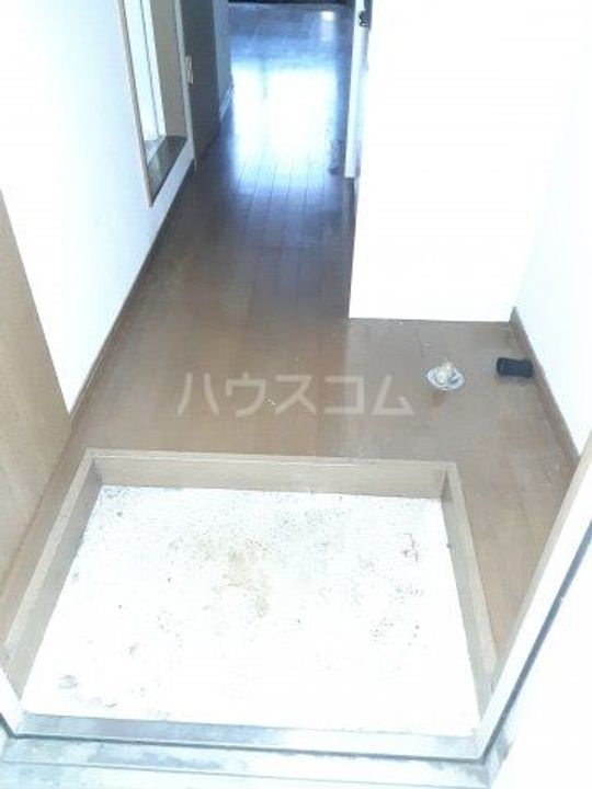 メゾンラベンダー15番館の玄関