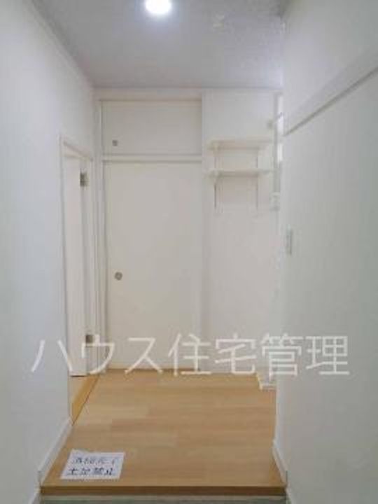 大阪府高槻市牧田町(マンション)の賃貸物件の玄関