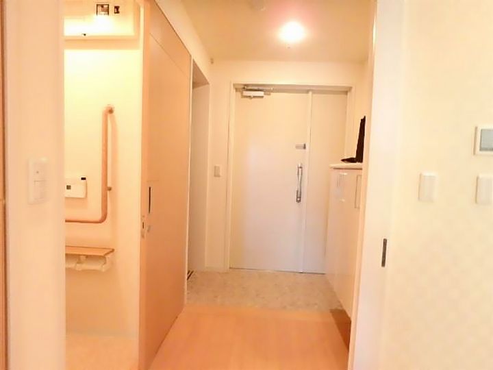 MIDLIFE TOWER青森駅前の玄関