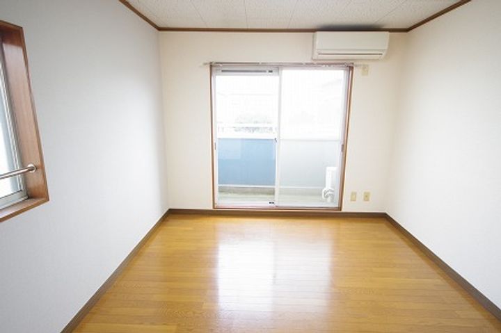 栃木県小山市駅南町3(アパート)の賃貸物件の居間