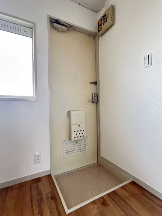 ベルハイツ今宿C棟の玄関