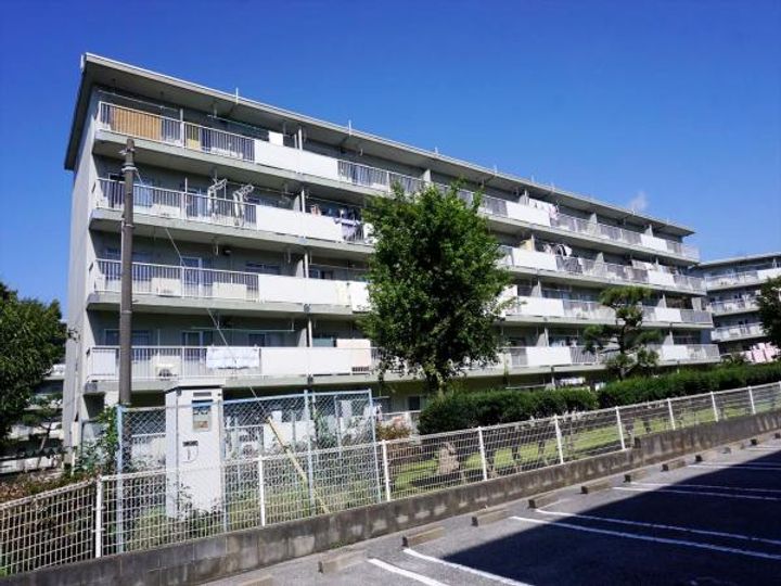 高津団地5街区10棟の外観