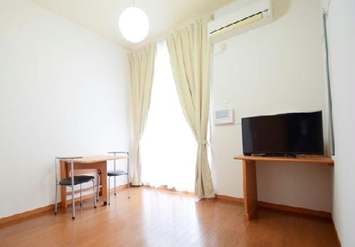 レオパレスアルエットの居間