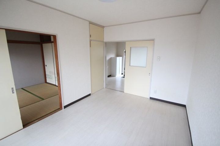 川角マンションB棟の居間