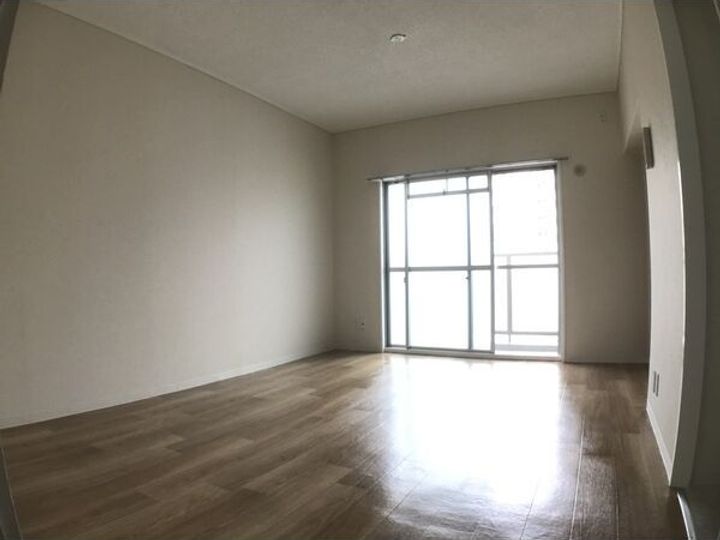 大阪府吹田市五月が丘東(マンション)の賃貸物件の居間