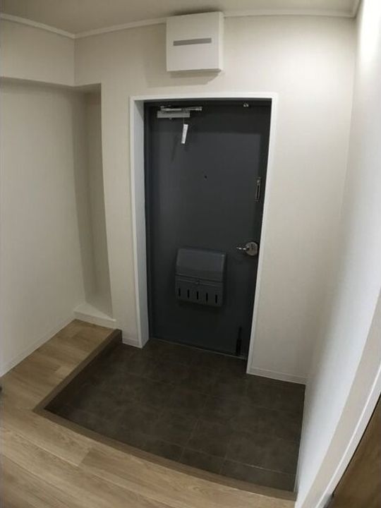 大阪府吹田市五月が丘東(マンション)の賃貸物件の玄関