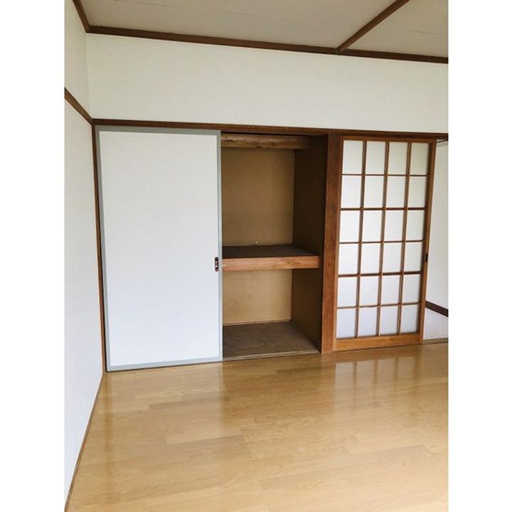 STハイツ中の橋の内装