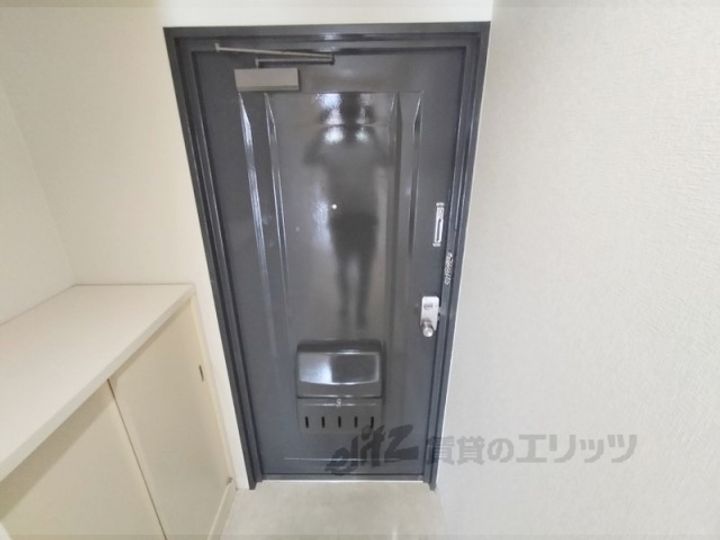 リヴェール三室の玄関