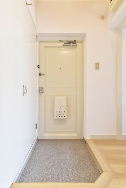 UR岩成台の玄関