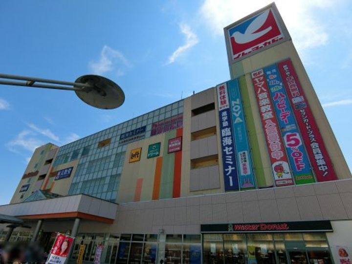 ライブスクエアの周辺