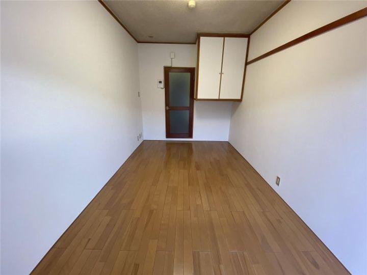 平和マンション上杉の居間