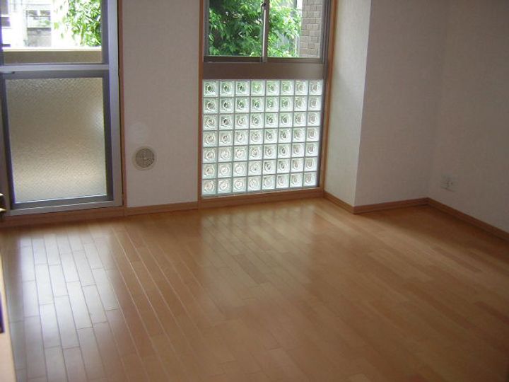 プレッツァ西宮の居間